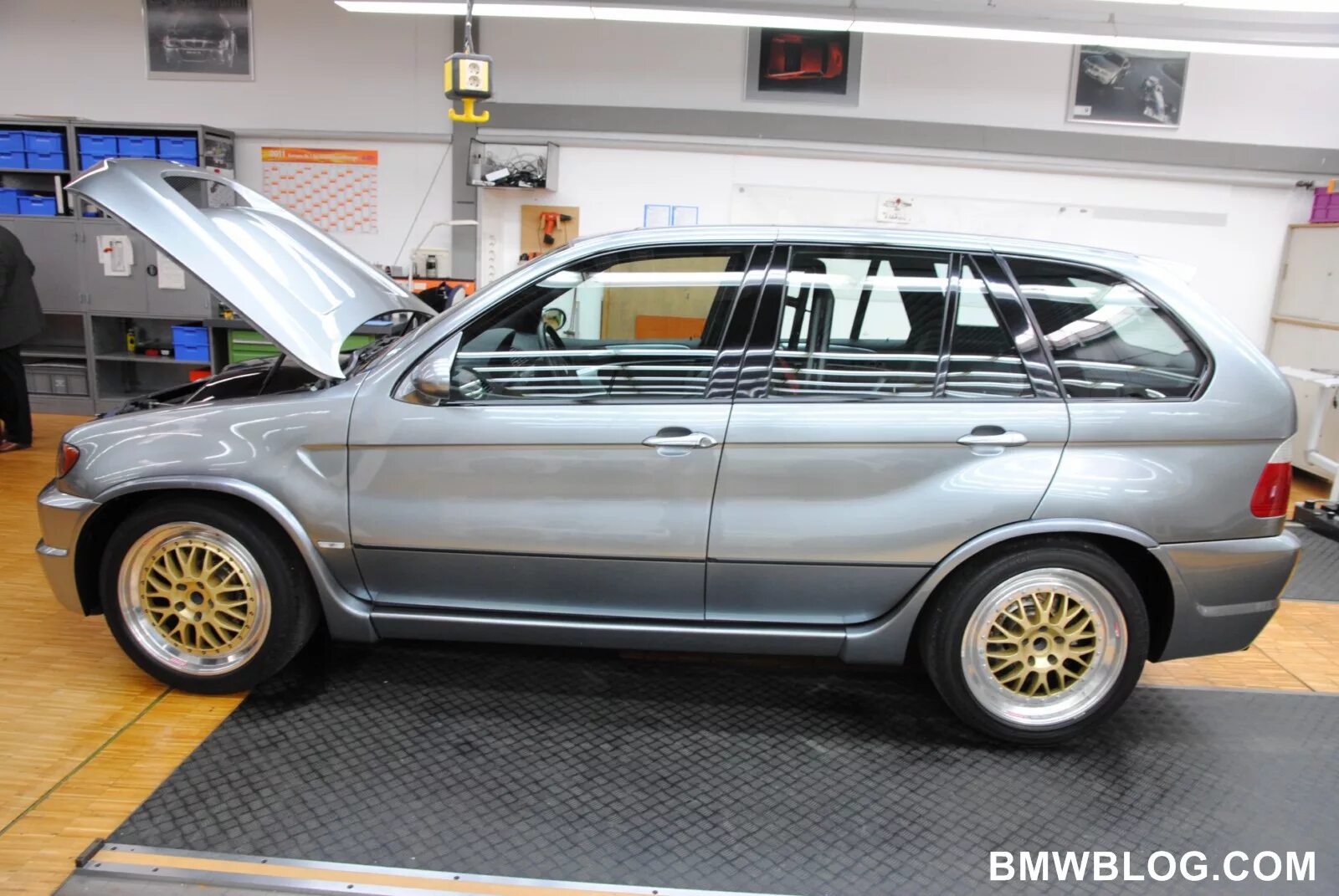 Bmw x5 le mans. Бмв х5 леман. bmw x5 e53 v12. x5 е53 леман. бмв х5 е53 леман.