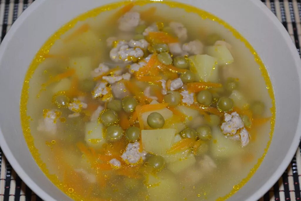 Суп картофельный с горохом. Горох для супа. Суп с зеленым горошком. Суп картофельный с зеленым горошком. Гороховый суп ребенку 1