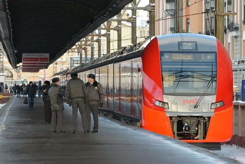 Ласточка москва нижний новгород с какого вокзала. Поезд Ласточка Москва Нижний Новгород. Поезд 733 Ласточка. Поезд Ласточка в Германии. Ласточка Москва Нижний Новгород.