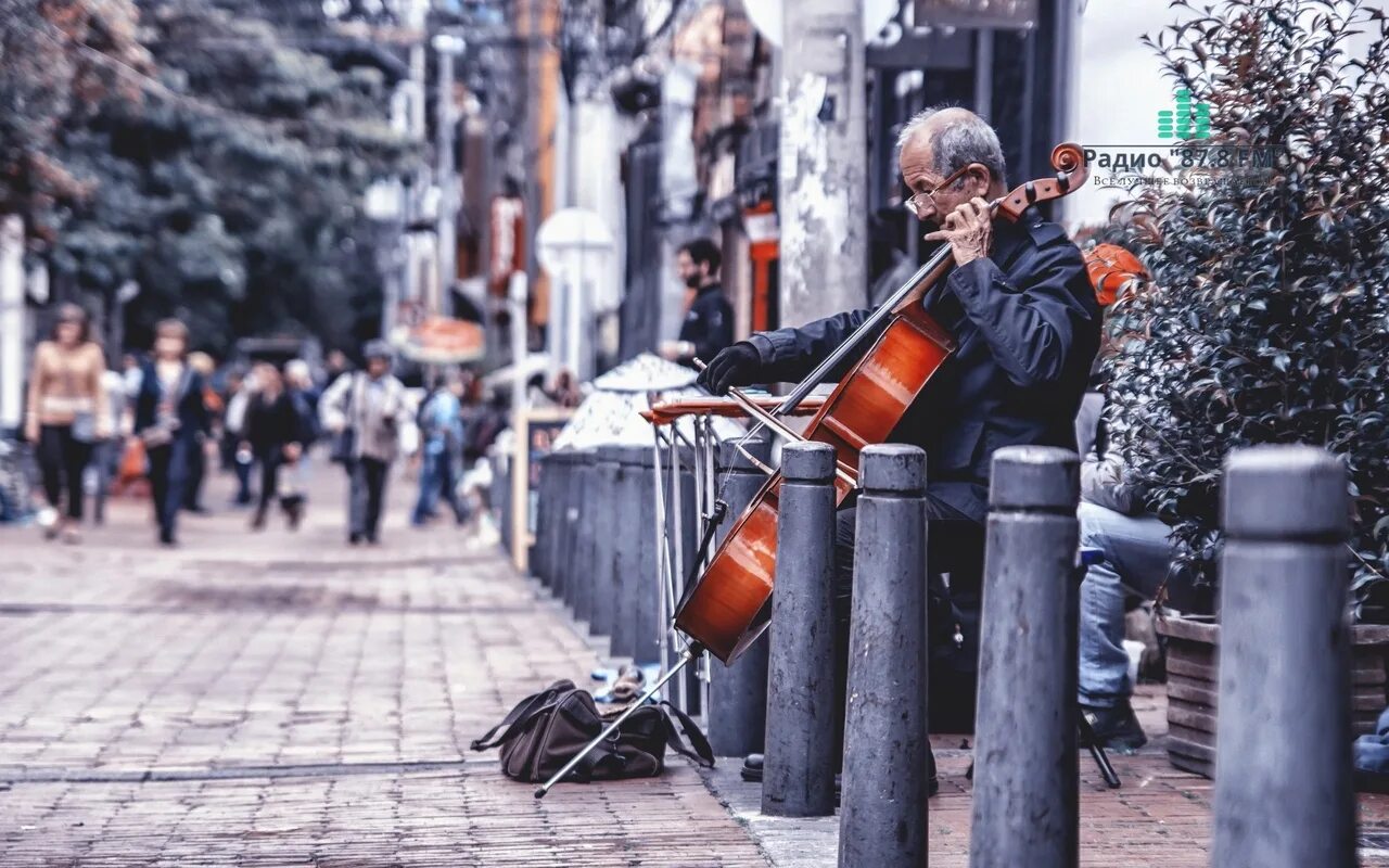 Улица муз. «Уличный музыкант» Street musician, Бенгт Линдстрём. Город музыкантов. Музыканты на улице. Французские уличные музыканты.