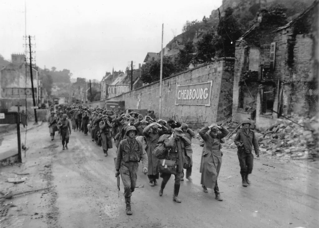 Освобождение парижа в 1944. Шербур 1944. Пляж омаха бич 1944. 1944 год в мире. Парад в париже 1944.