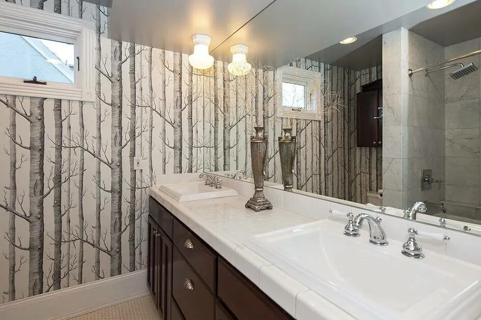 Ремонт ванной плитка на стены. Бюджетный ремонт ванной обоями. как красиво можно отремонтировать ванную комнату. косметический ремонт ванной комнаты обои. ремонт в ванной комнате своими руками фото.