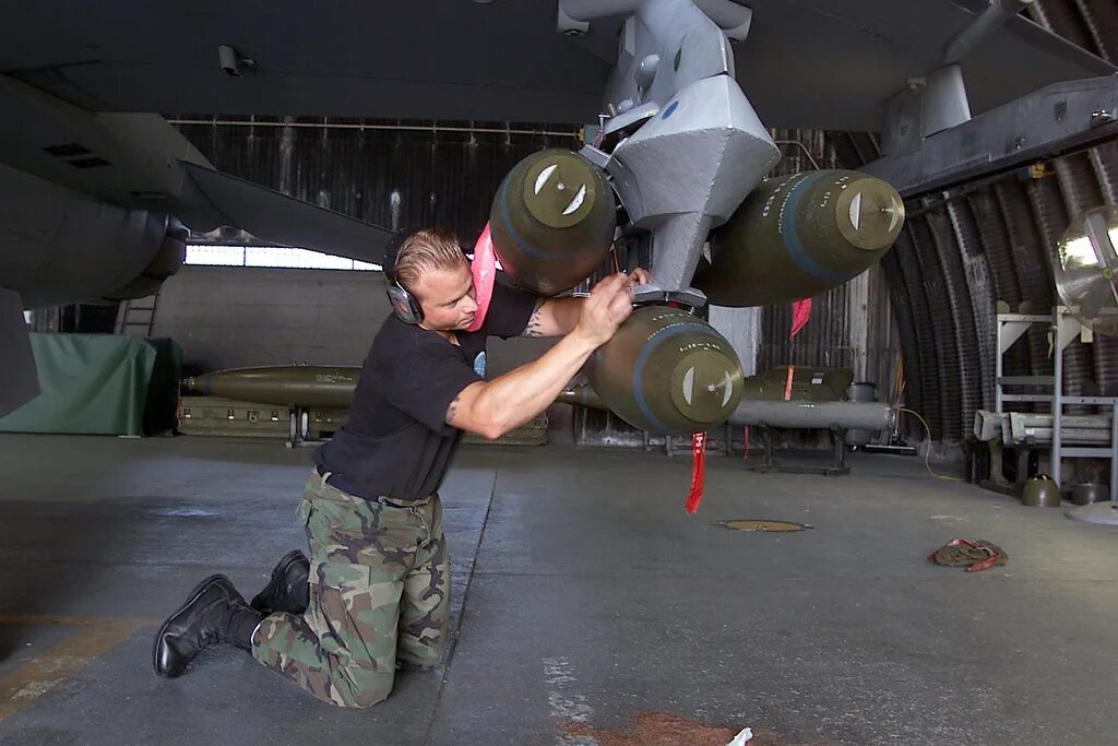 Главный мастер-сержант ввс. Мастер сержант армии сша ввс. Cody james. Сержант мастер чиф. Сержант ввс сша.