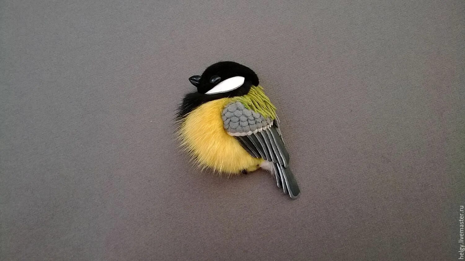 Поделка синичка. Как сделать синичку своими руками. Брошь синичка вышивка гладью. Поделка синичка из природного материала. Синица из фоамирана.