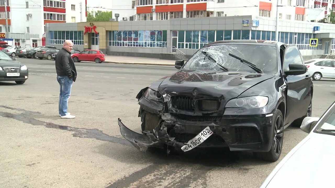 Разбитый BMW x6. БМВ е60 с разбитой фарой. Битая БМВ x6. БМВ х5 битая.