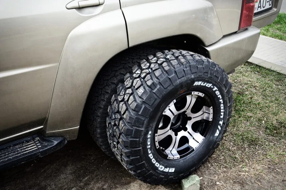 Резина ат 215 65 r16. BFGOODRICH MT km1. BFGOODRICH at Nissan Patrol y62. Гранд Витара на BFGOODRICH. BFGOODRICH at Nissan Patrol.