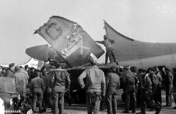 На честном слове и одном крыле. B-17 Tail Damage. Battle-Damaged b-17 Flying. Самый известный самолет на Тихоокеанском театре военных действий. Летающая крепость внутри.