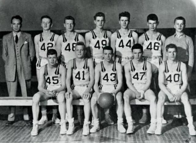 Первая баскетбольная команда. Спортивное общество Маяк баскетбол 1906. Национальная баскетбольная лига 1898. Баскетбольная команда 1906 Маяк.