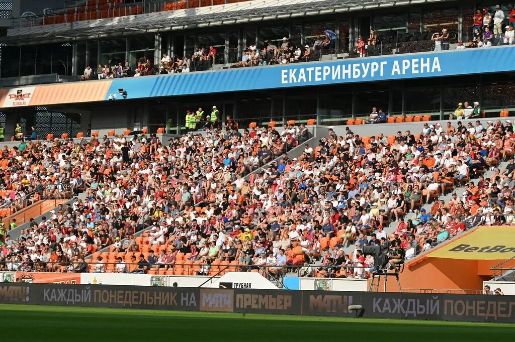 24 тысячи человек. 1000 человек. Как встречали сборную россии в москве. Митинги в белоруссии. 24 тысячи человек.