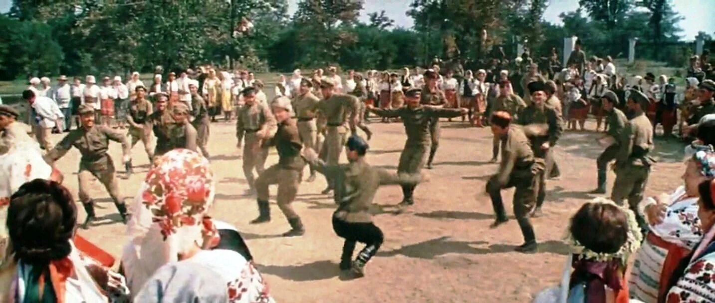 Песня из кинофильма малиновка. Свадьба в Малиновке (1967). Пуговкин свадьба в Малиновке танец.