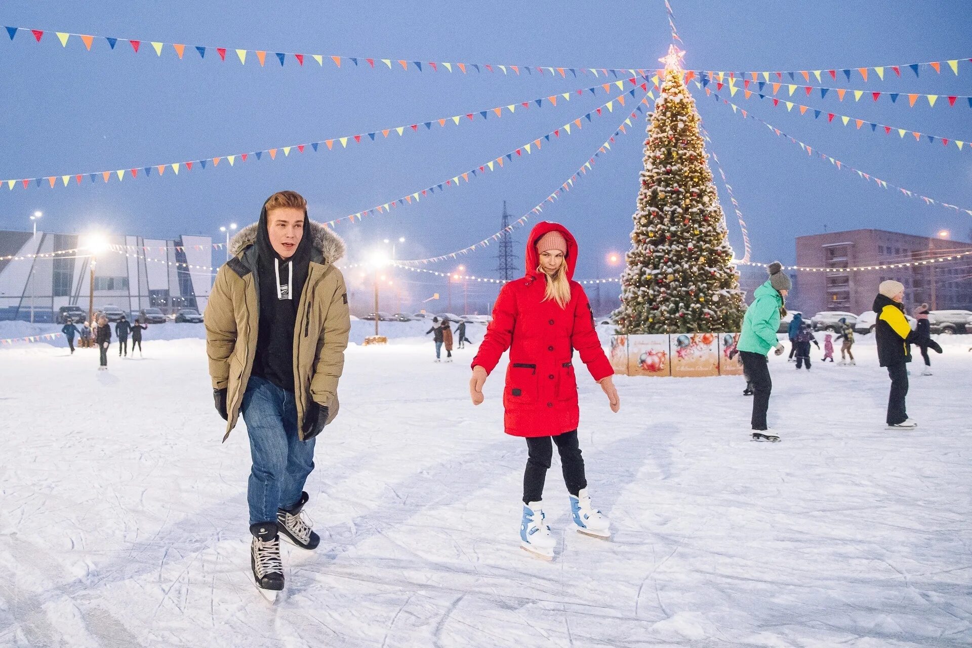 Куда сходить с детьми декабрь 2023. Новогодняя поклонная гора. Центр парк курск аттракционы. Новогодняя улица баумана казань. Куда сходить с детьми декабрь 2023.