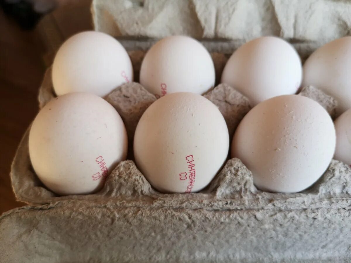 Кремовые яйца. Яйца Синявинские производитель. Синявино яйца. Фабрика яиц. Яйца дешевые.