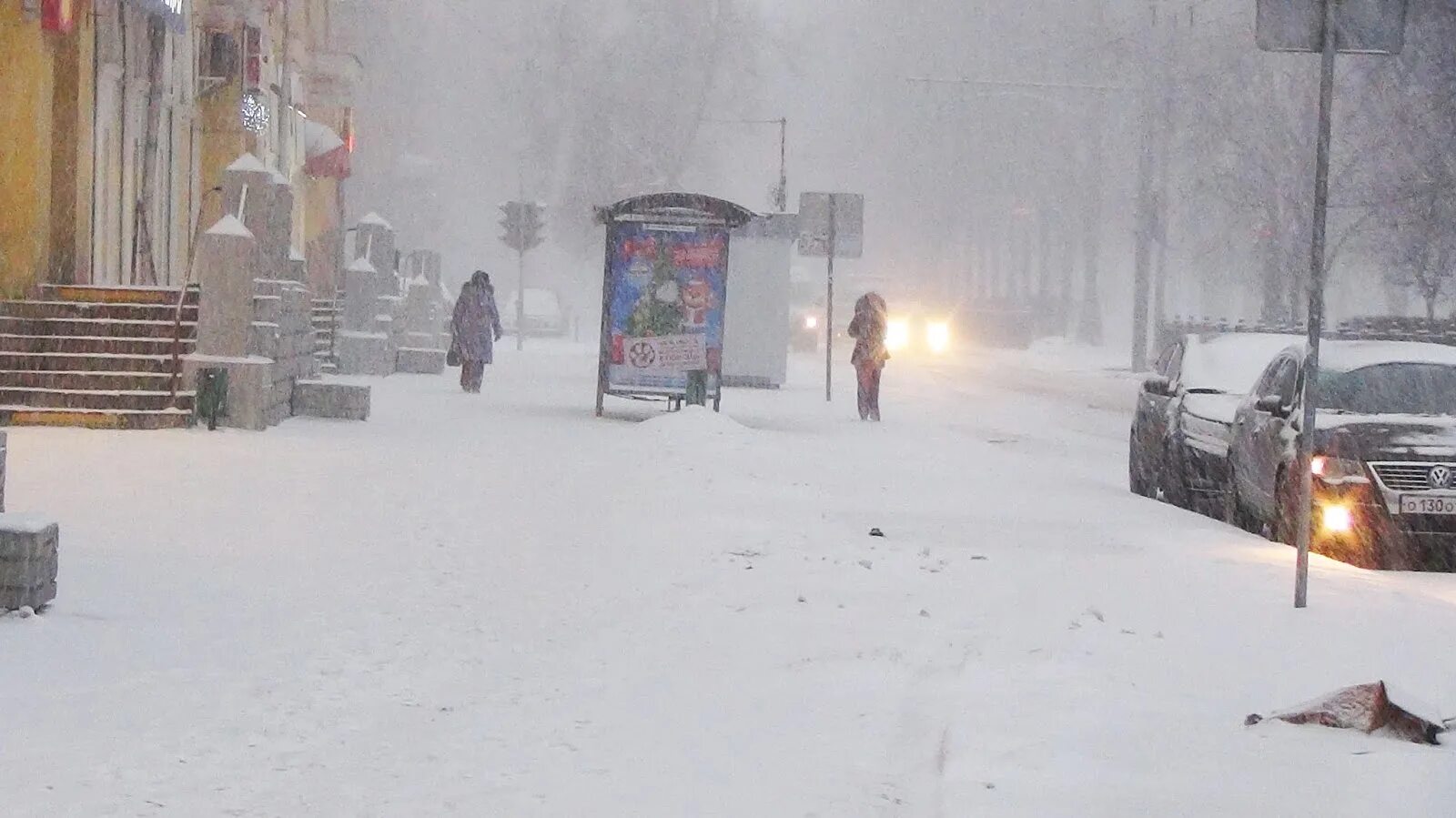 Снегопад в городе. Снегопад в городе Москва. Пурга в городе. Метель в городе. Сильная метель в городе