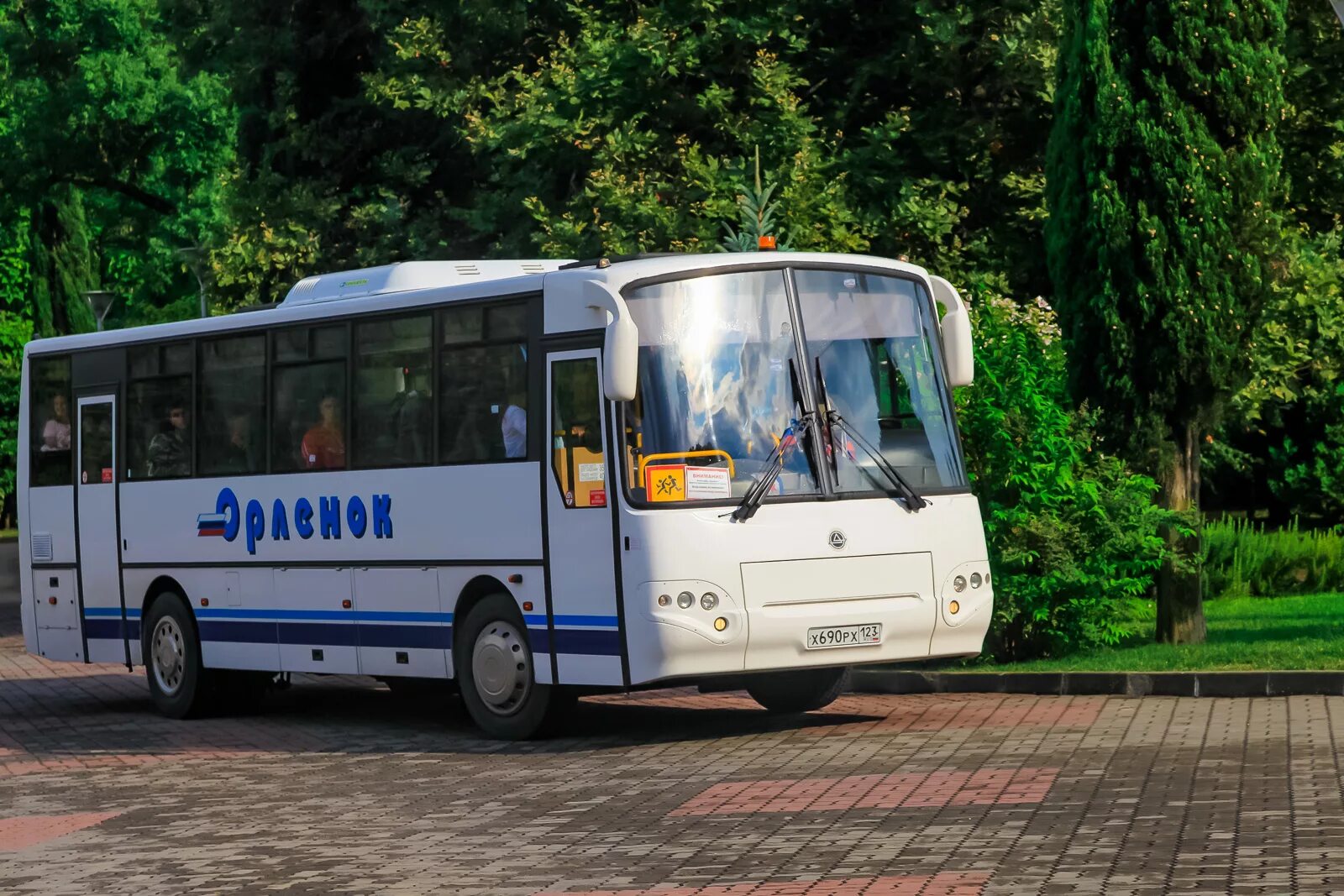 Автобус дол. ВДЦ Орленок автобус. Туапсе орлёнок автобус. Школьный автобус. Орлёнок детский лагерь автобус.