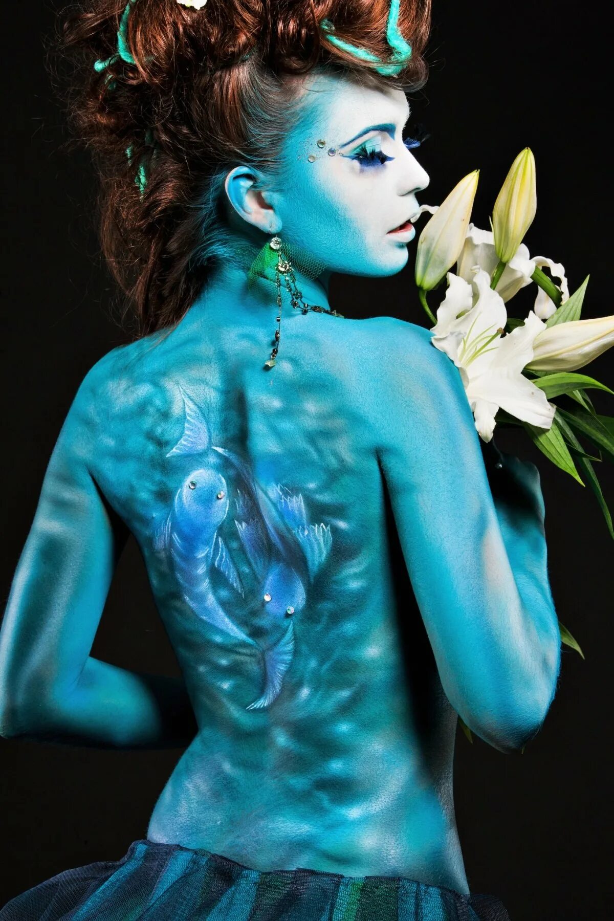 Необычные фотосессии девушек. Разрисованные девушки красками. Разрисовать лицо на хэллоуин. Фотосессия с красками. Разрисованные девушки.