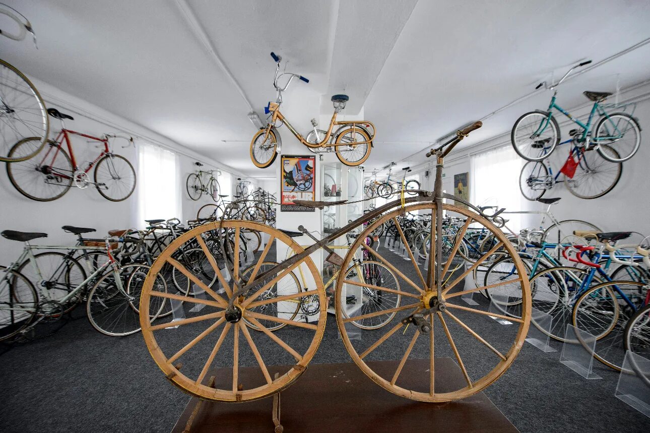 Музей велосипедов. Музей велосипедов в Петергофе. Музей велосипедов в Угличе. Музей велосипедов в Москве.
