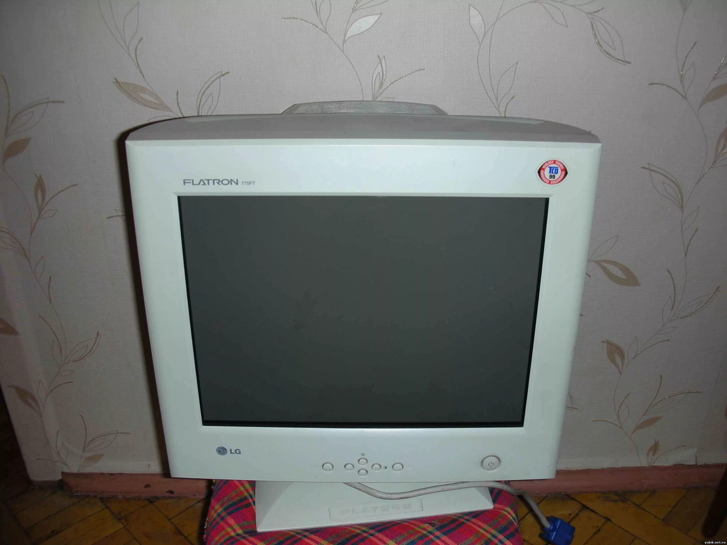Продать монитор от компьютера бу. Монитор flatron 775 ft. lg flatron 775ft. монитор lg 17 flatron. монитор lg flatron элт.