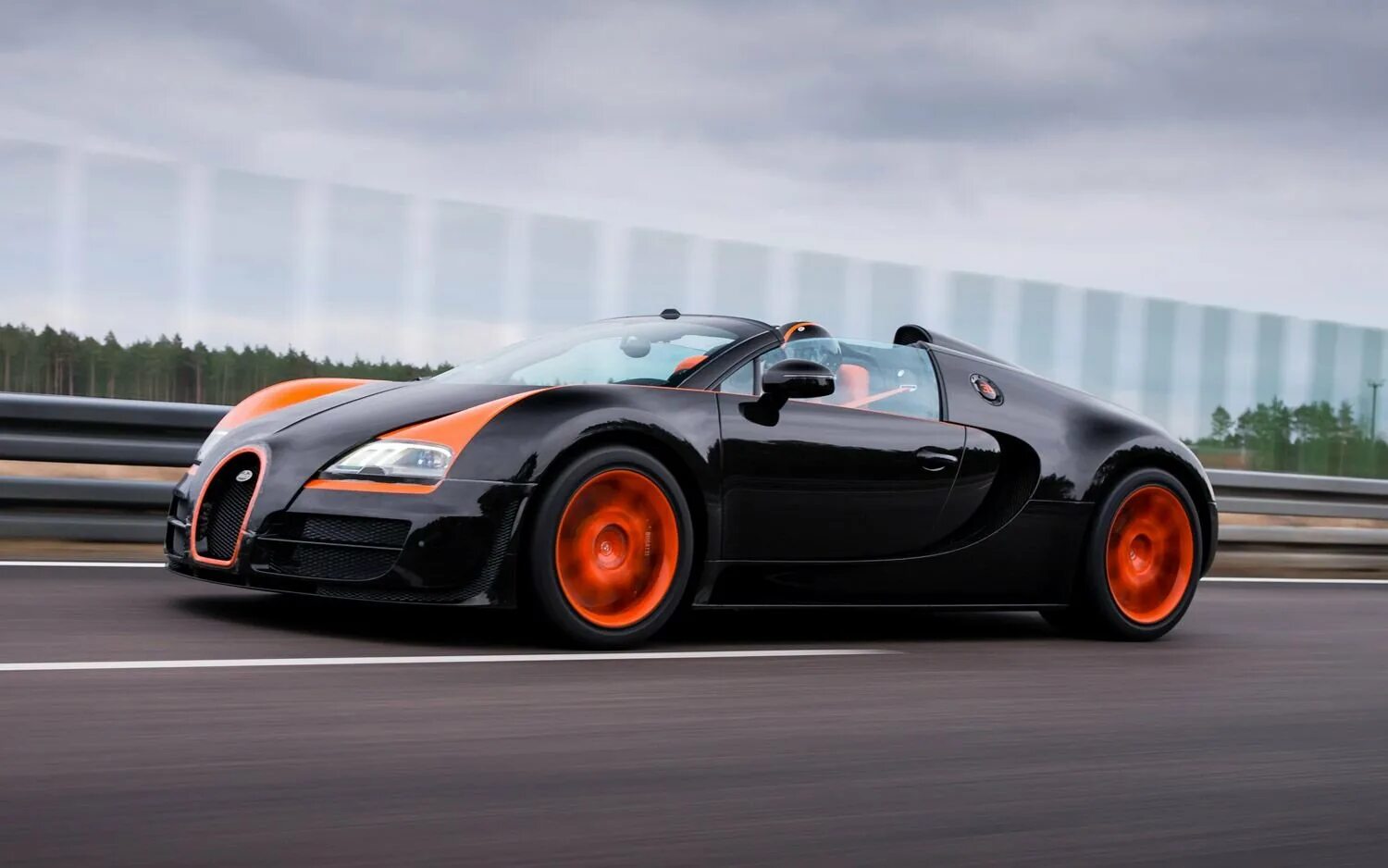 Машина быстрее бугатти. Bugatti Veyron 16.4 Grand Sport Vitesse. Bugatti Veyron Grand Sport Vitesse. Bugatti Veyron Grand Sport Vitesse 2013. Bugatti Veyron Grand Sport Roadster "Vitesse" "WRC Edition".