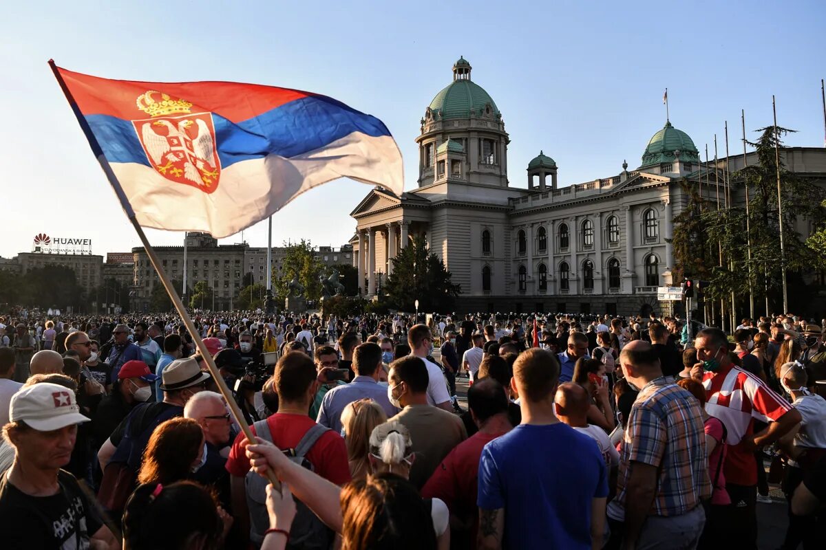 Республика сербская столица. Сербия протесты 1999. Сербия люди 2023. Республика Сербия Косово. Сербия Белград.