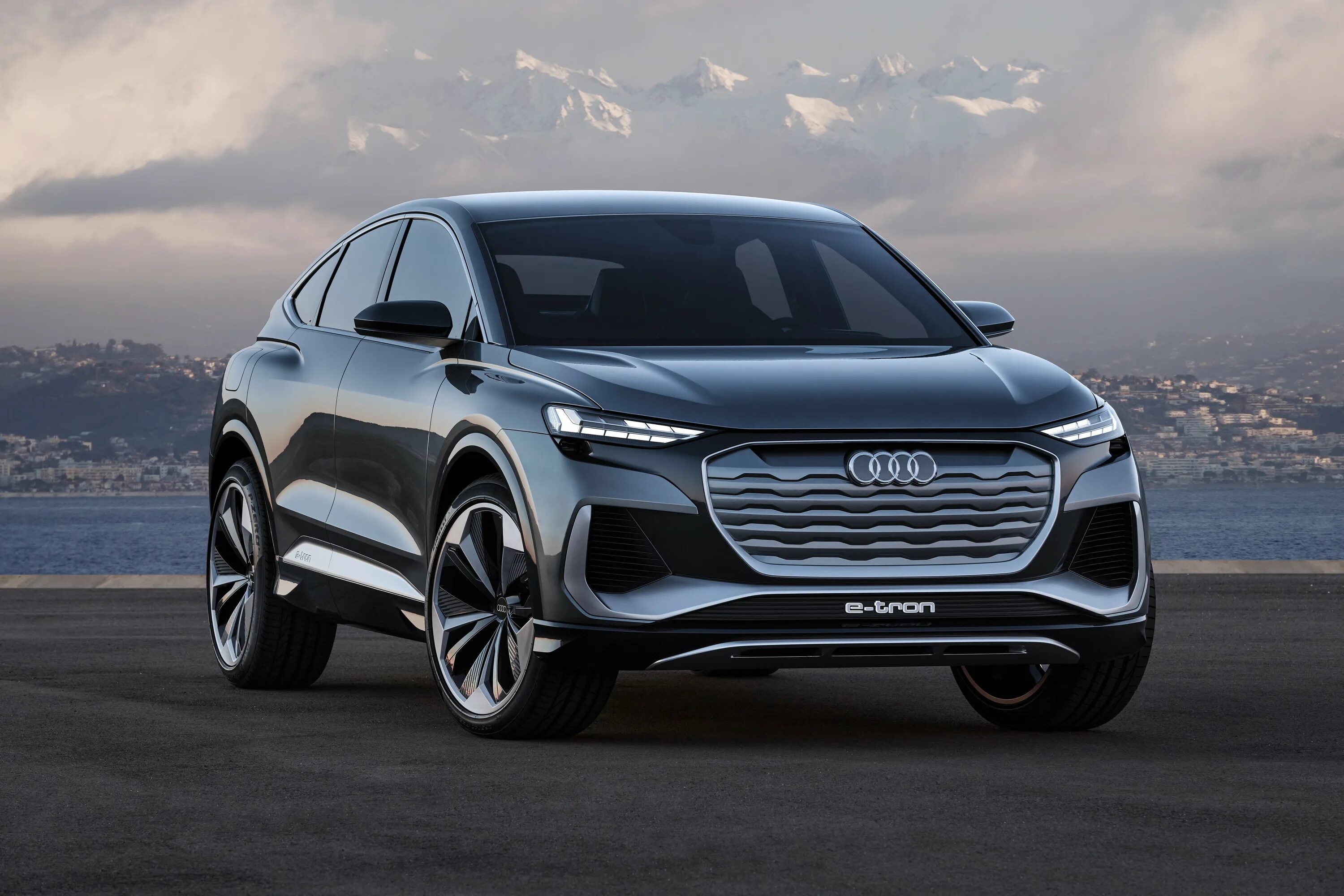 Audi q4 Sportback. Audi q4 e-tron. Audi q4 e-tron Sportback. Audi e tron Sportback 2020. Новинка 2020 2021