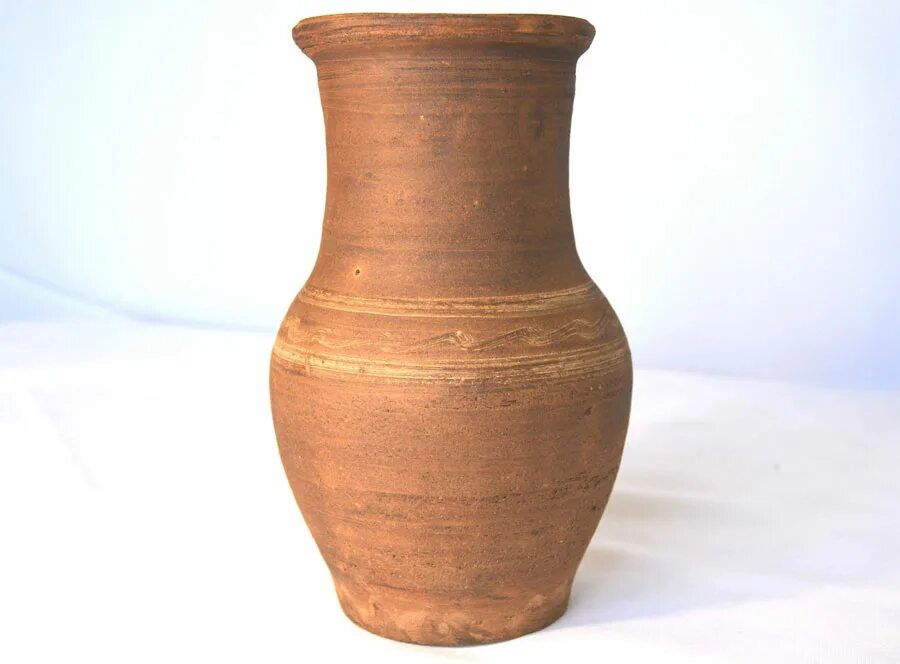 кувшин для молока. глиняный горшок для молока. глиняная крынка для молока. старый глиняный кувшин. глиняная махотка.