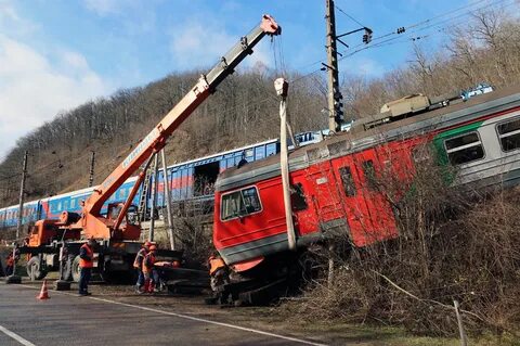 Вагон в поезде упали