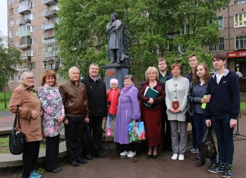 Погода в пушкине московская область. Памятник Пушкину митинг. Пушкин климат. Погода Пушкин СПБ. Погода Пушкин.