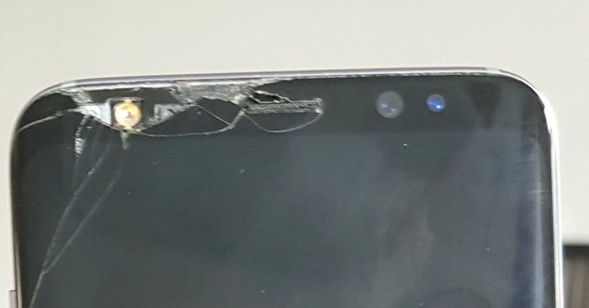 Самсунг s8 передние стекло. Samsung s8 треснуло стекло. Переклейка стекла Samsung s8 Plus. Разбито стекло Galaxy s8. Samsung s8 замена