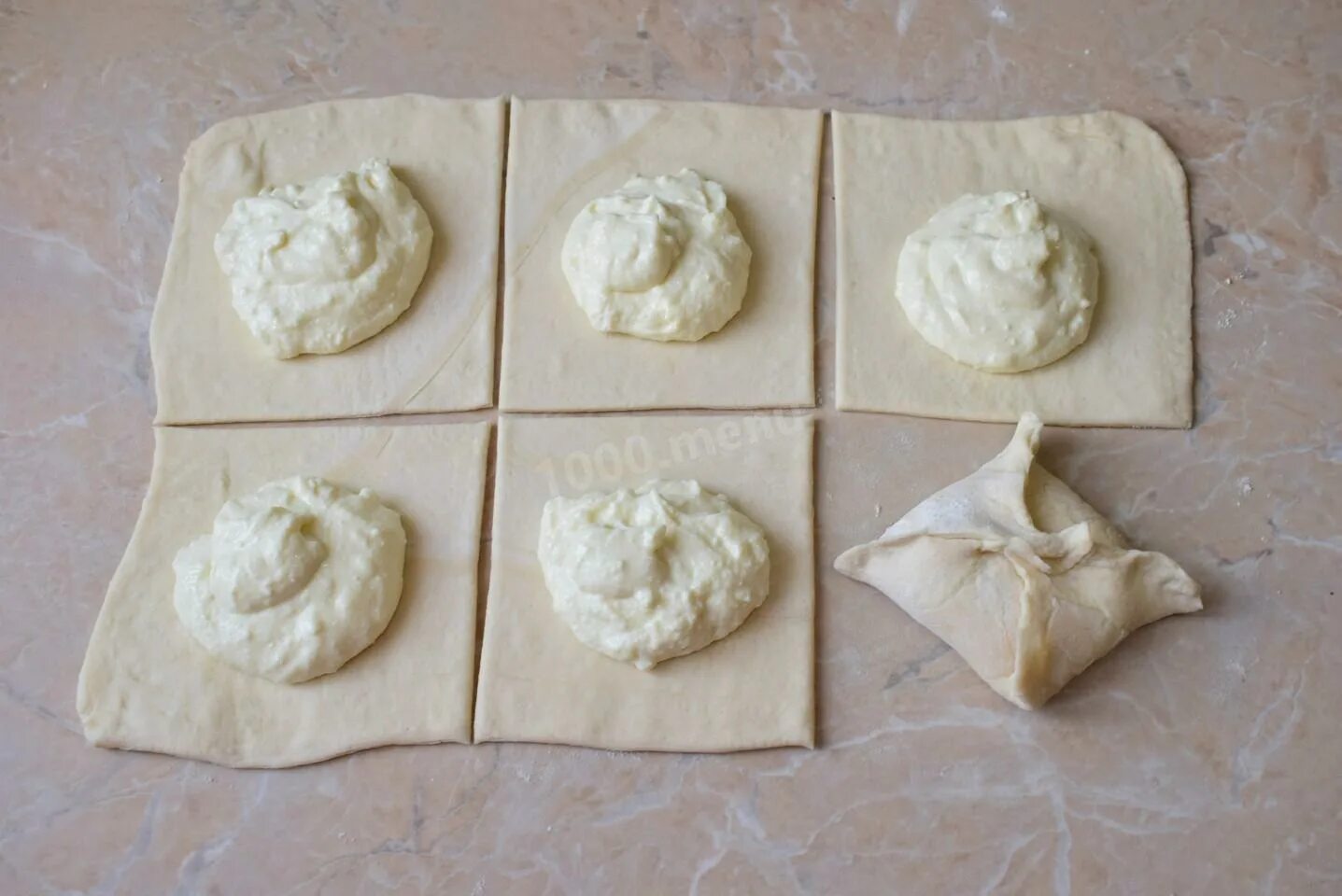 Конверты с повидлом из слоеного теста. Конверт из теста с начинкой. Как сделать конверт из теста. Как сделать конверт из теста. Конвертики из теста.