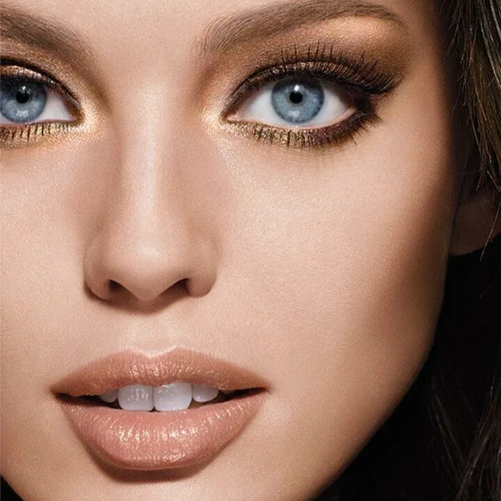 Коричневый нюд. Maybelline. Бронзовый Смоки макияж. Скарлетт Йоханссон нюдовый макияж. Макияж глаз нюд.