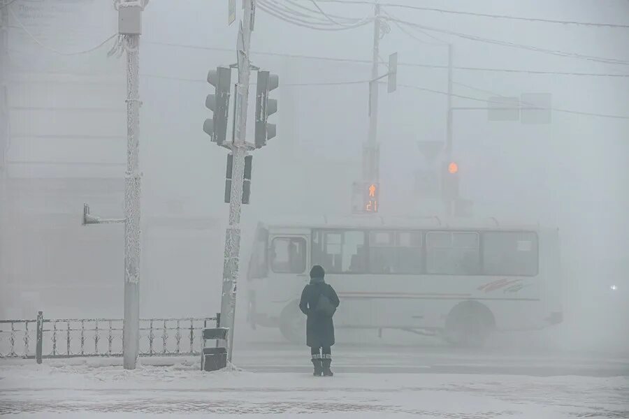 Сегодня был сильный мороз. Якутск минус 50. Якутия 50 градусов. Якутск -50 градусов. Якутские Морозы в Якутске.