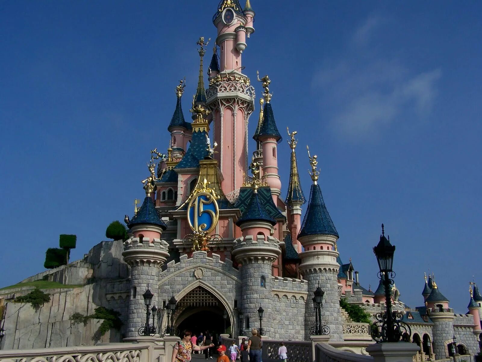 Где расположен диснейленд. Диснейленд Париж Disneyland Paris. Парк Уолт Дисней в Париже. Евро Диснейленд Франция. Диснейленд Париж Диснейленд парк.