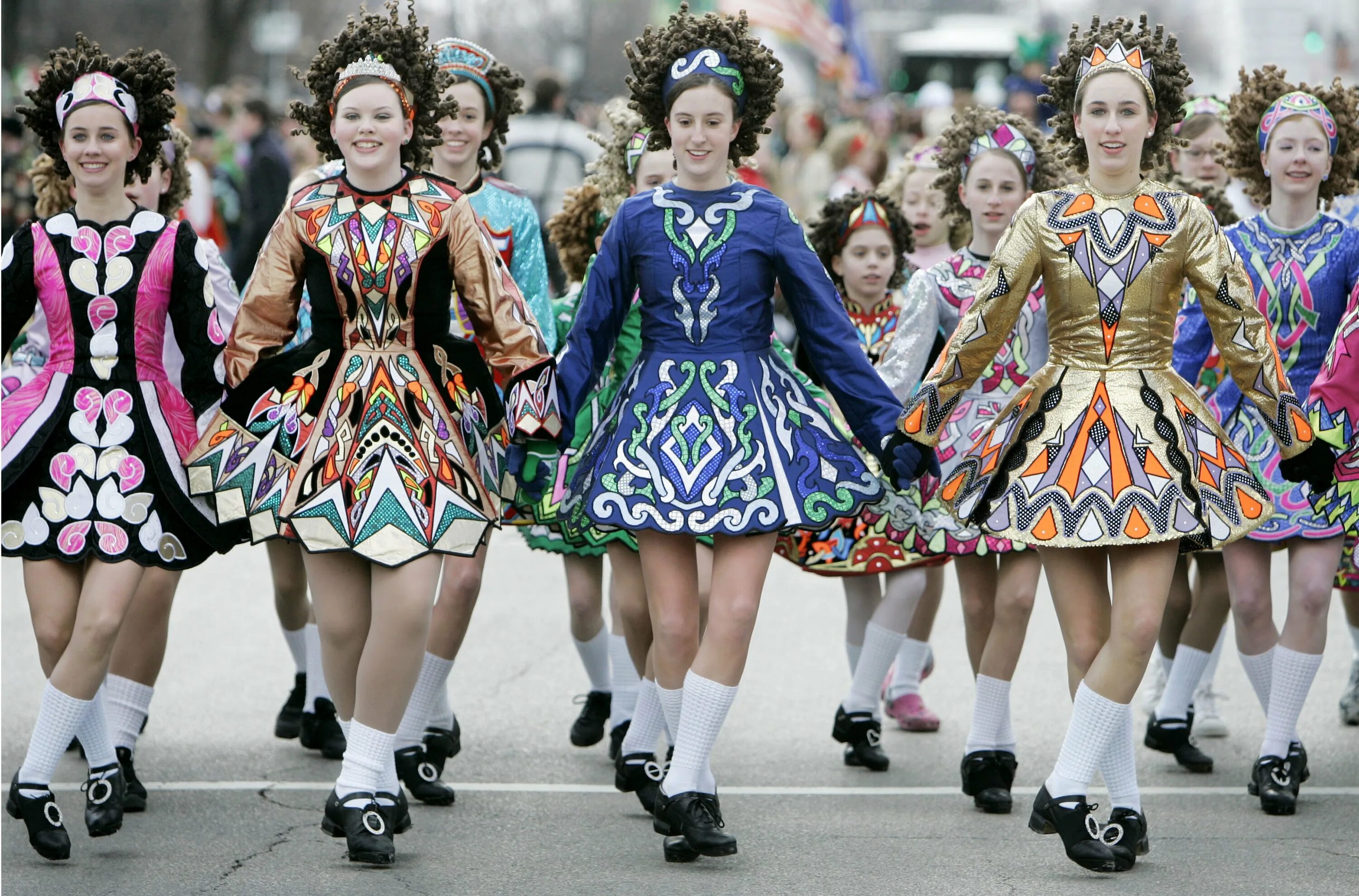 Национальная одежда страны. Кейли ирландские танцы. Национальная одежда Северной Ирландии. Ирландский танец Северная Ирландия. Костюм Северной Ирландии.