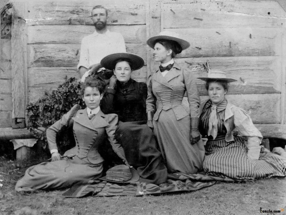 Мещане в 19 веке. Викторианская 1800-1900. Женщины 1890 года. Мода 1890-х годов. Женщины 1800 годов.