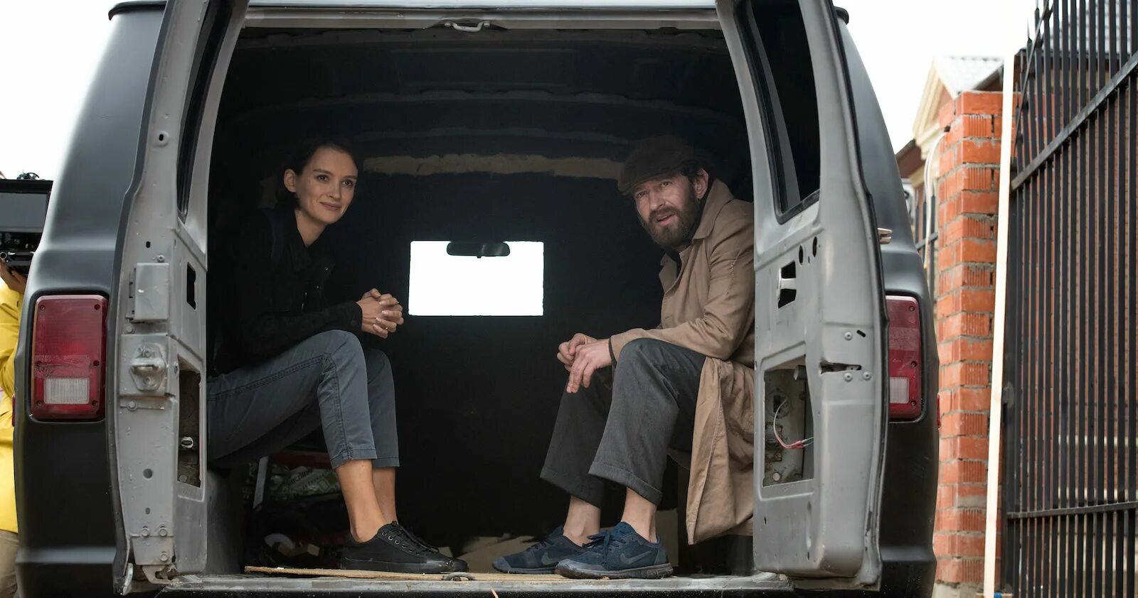 Фургон из фильма. W123 метод из сериала. Меглин сериал хабенский. Gmc vandura. Метод 2 автомобиль.