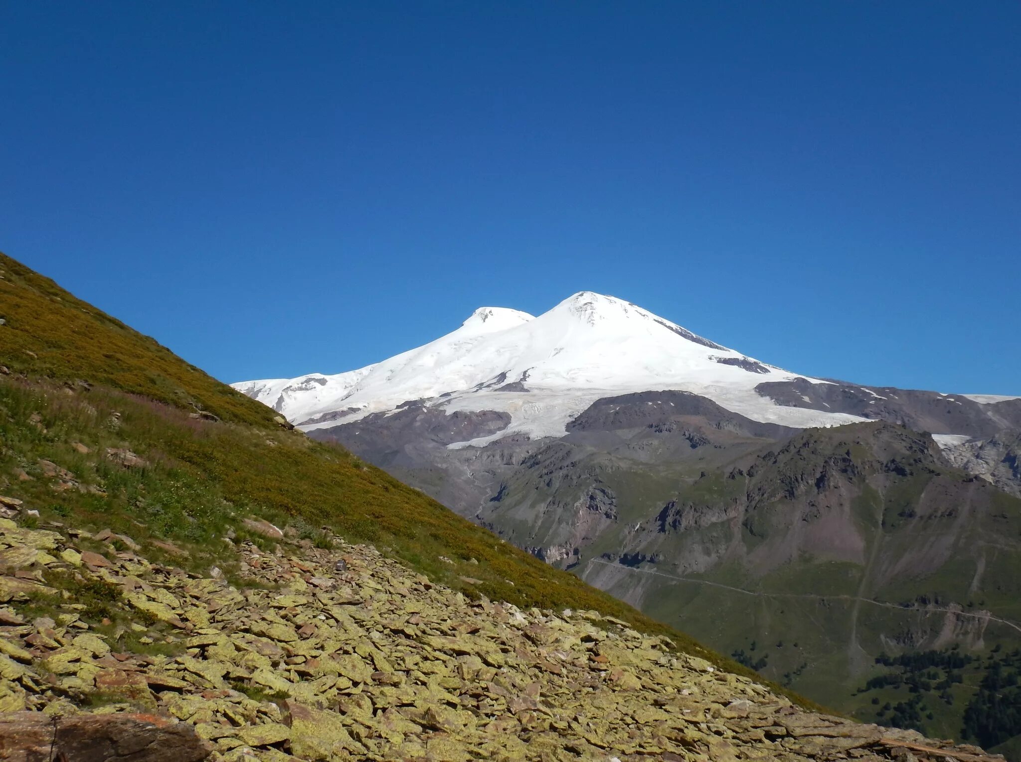 Эльбрус альп. Эльбрус климат. Вершины Кавказа. Эльбрус в сентябре. Приют Альп.