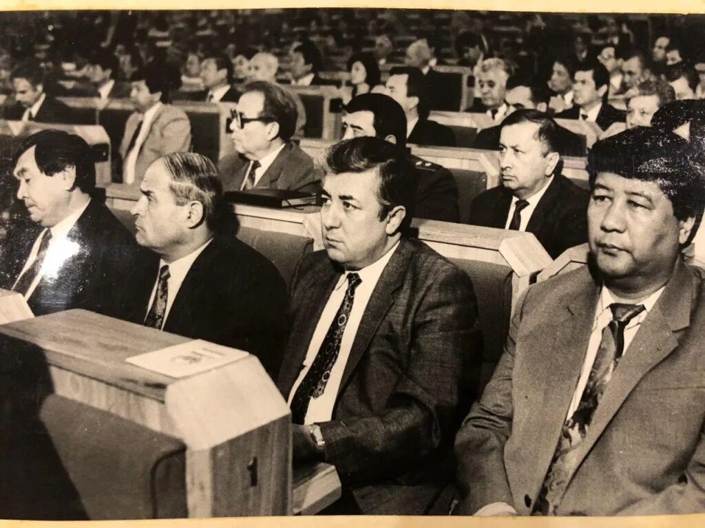 Шараф. Исмоил жўрабеков. шараф рашидов 1980. шараф рашидов внук. шароф рашидовнинг.