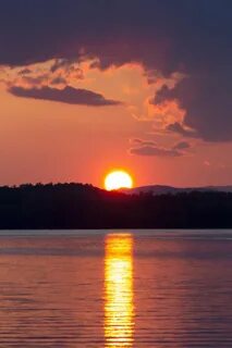 Солнце садится на воду