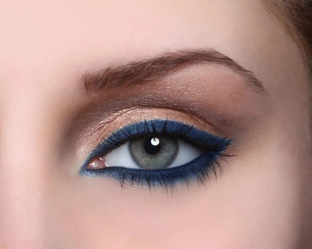 Какой карандаш подходит для голубых глаз. Какой карандаш подходит для голубых глаз. Красивый дневной макияж. Карандаш для глаз для голубых глаз. Серый карандаш для голубых глаз.