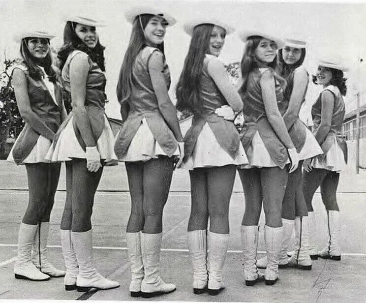 Мини юбки в СССР 1960е Советская мода. Мода на мини в 60х СССР. Эпоха мини 1965. Девушки 70-х годов.