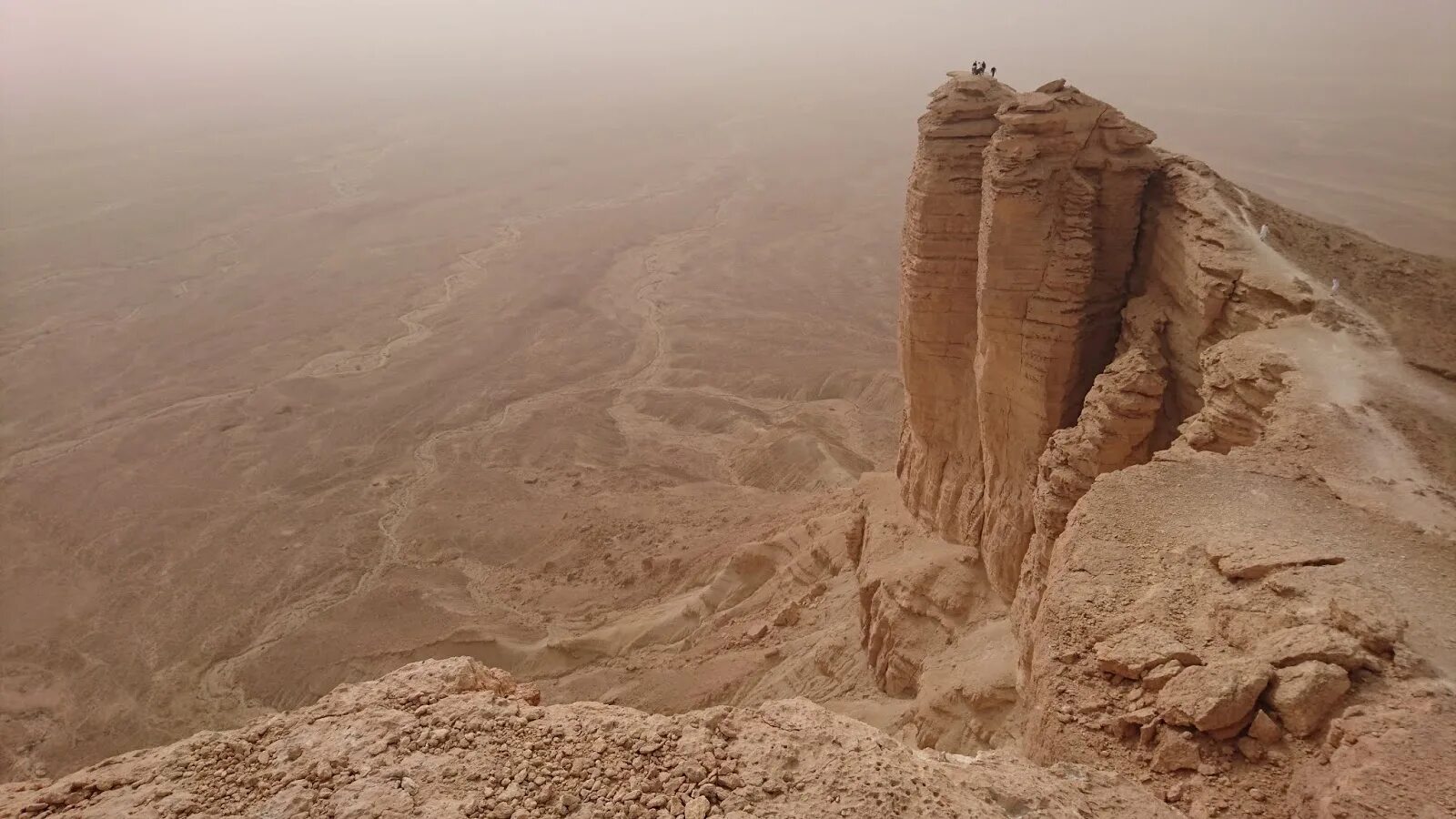 Горы саудовской аравии. Джебель-фихрайн. Edge of the World Саудовская Аравия. Край света Саудовская Аравия. Саудовская Аравия Джебель-Тувайк.