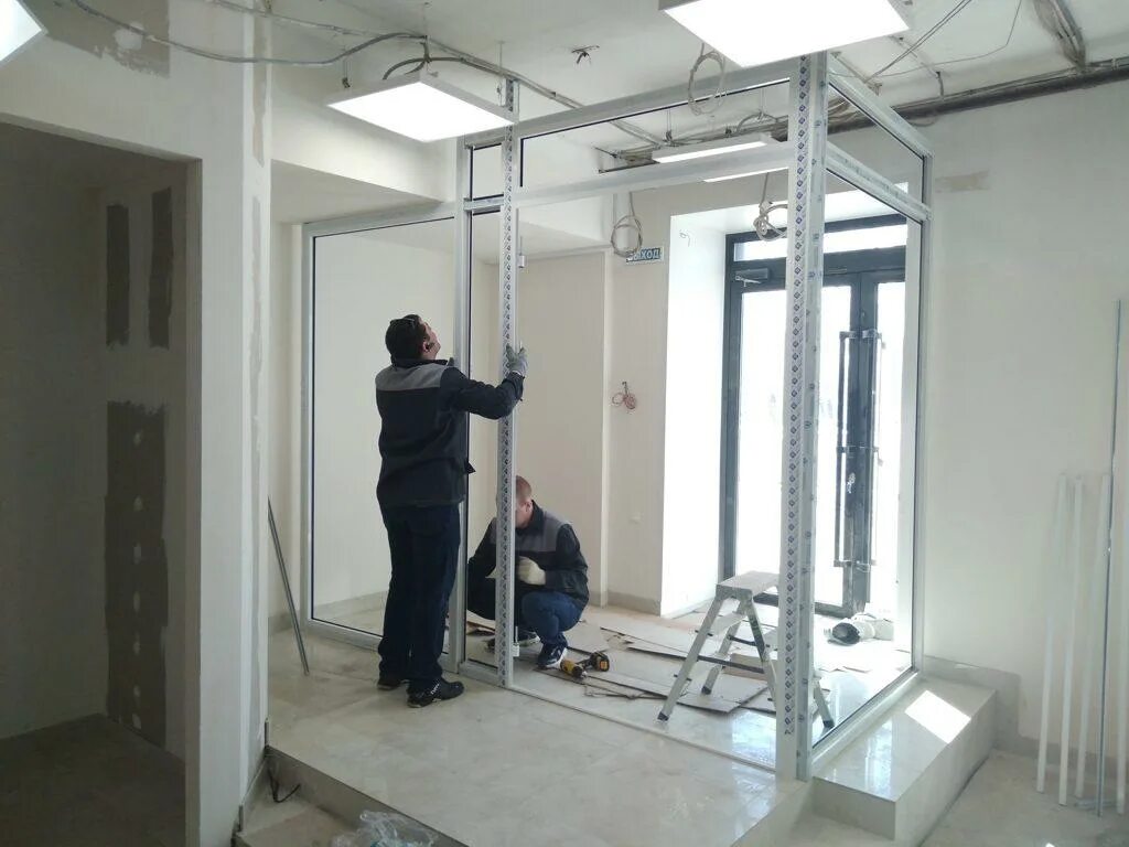 Демонтаж старой двери. Перегородка из гипсокартона. Демонтаж тамбур - 17. Демонтаж тамбур - 17. Демонтаж дверей.