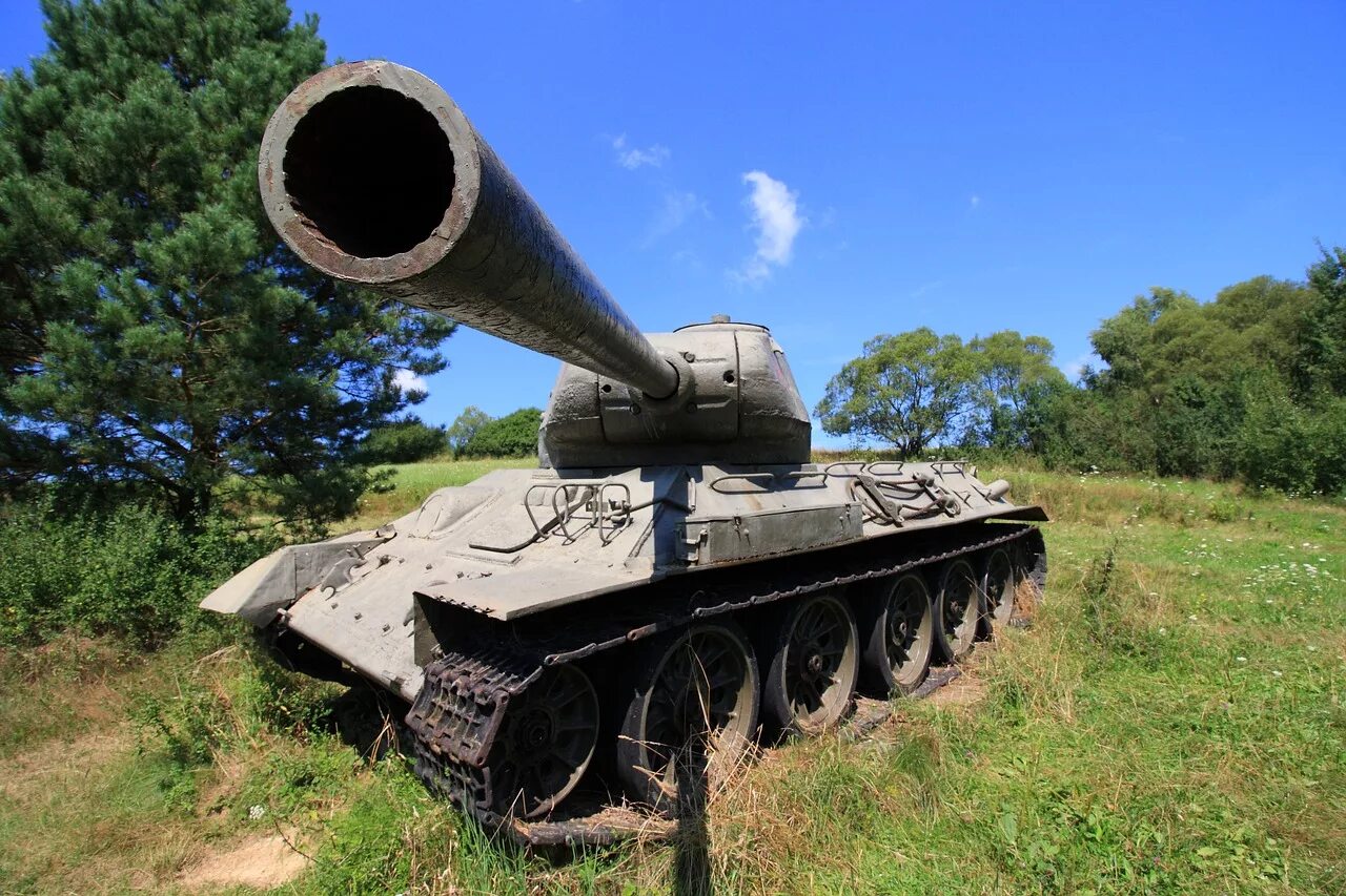 Дуло танка. Дуло танка т-34. танк т34 дуло. ствол танка т 34. памятник т34 волоколамск.