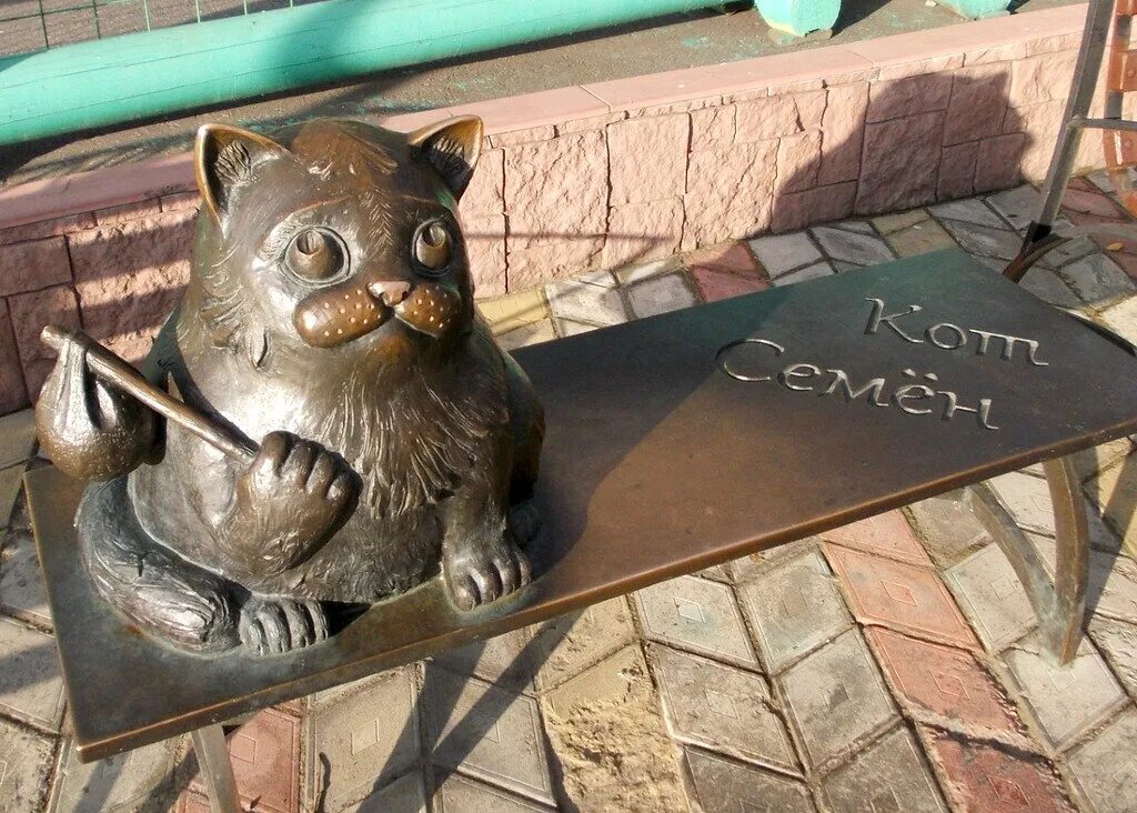 Памятник коту Семену в Мурманске. Потерявшийся в Москве кот прошел 2000 км, чтоб