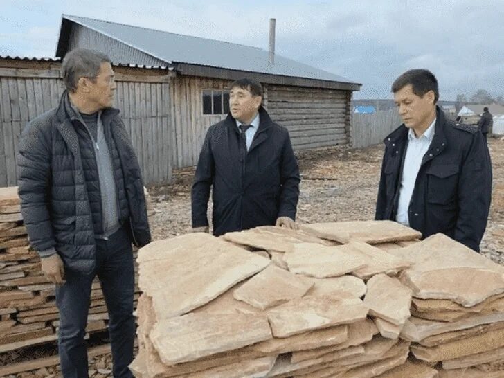 Что будет с хабировым после баймака. Что будет с хабировым после баймака. Фото стадиона труд баймак. Охрана хабирова. Радий хабиров посетил баймак.