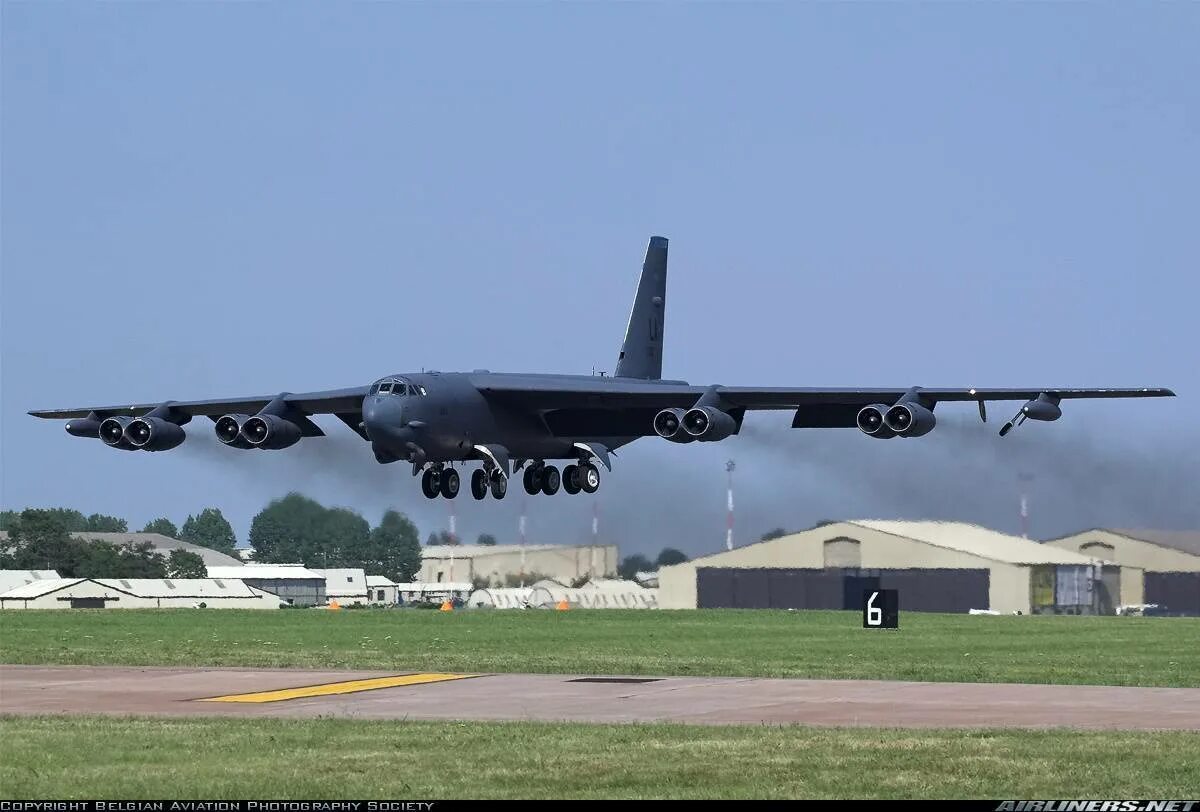 B 52h. Boeing b-52h Stratofortress. B-52h Stratofortress ВВС США. Б-52 бомбардировщик. Боинг б-52 Стратофортресс.