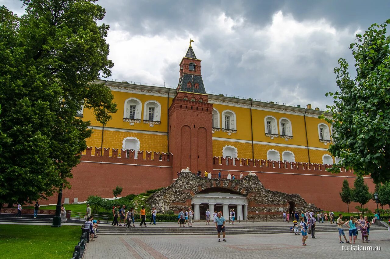 Сады московского кремля. Кремлевский Александровский сад Бове. Москва Александровский сад Александровский сад. Москва Кремль Александровский сад. Александровский сад Москва Бове.