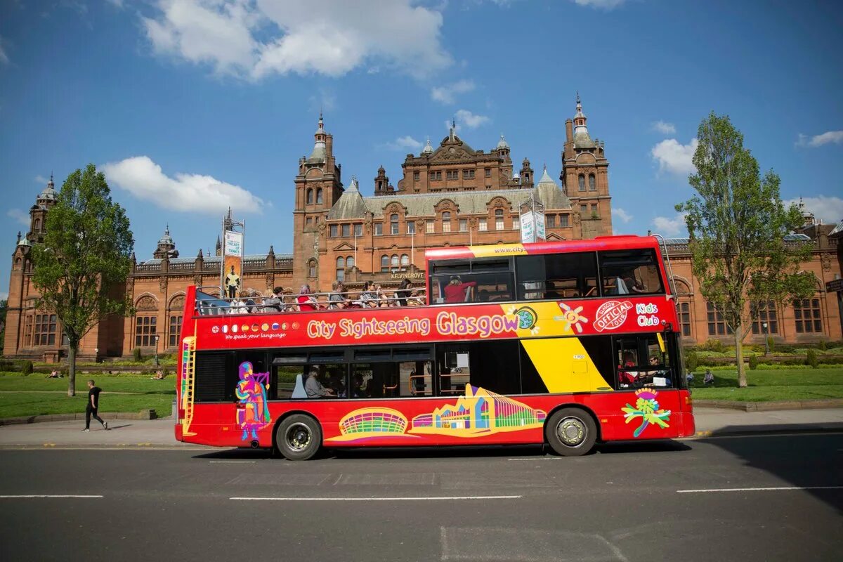 Автобус сити сайтсиинг москва. City sightseeing монреаль. Автобус сити сайтсиинг. Городской автобус хельсинки. Hop on hop off city sightseeing дубай.