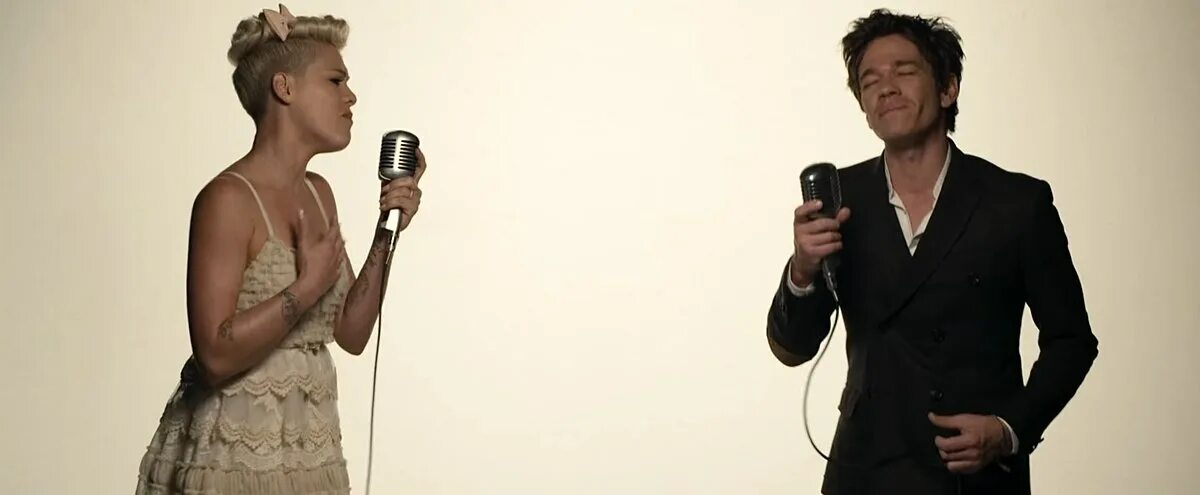 Джаст гив ми. Nate Ruess Pink. P!NK just give me a reason. Pink Nate Ruess just give me a reason. Нейт рюсс с женой.