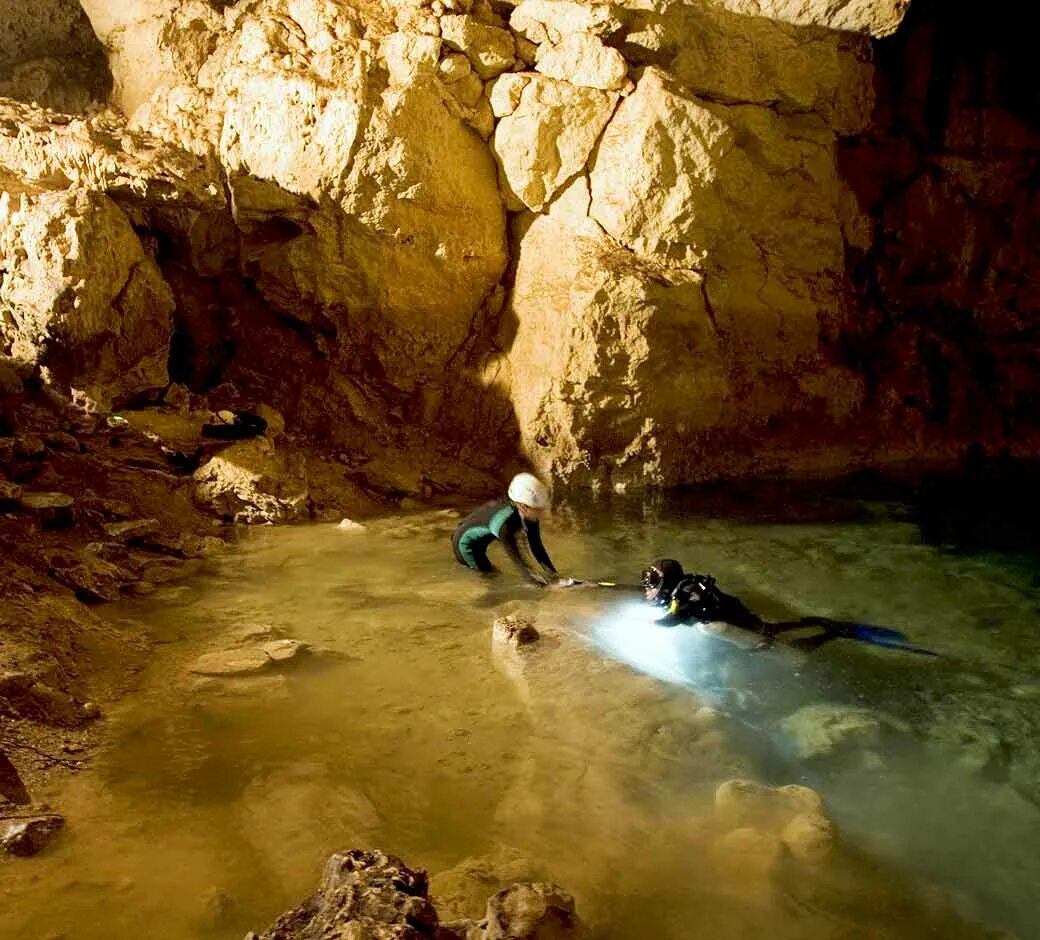 Почему экспедиция по изучению пещеры была. 6) Спелеотуризм.. Kula Kai Caverns пещера. Туризм в пещерах. Спелеология туризм.